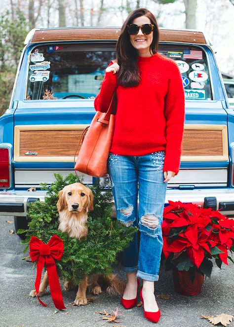 Red Retriever, Christmas Sweater Outfits, Sarah Vickers, Living Classic, Gold Decorations, Classy Girls Wear Pearls, Holiday Outfits Christmas, Wear Pearls, Outfit Red