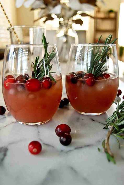 Cranberry Orange Whiskey Sour (Easy Holiday Cocktail!) Orange Whiskey Sour, Easy Coffee Drinks, Whiskey Sour Cocktail, Prosecco Drinks, Easy Holiday Cocktails, Easy Mocktails, Unsweetened Cranberry Juice, Easy Alcoholic Drinks, Cranberry Juice Cocktail