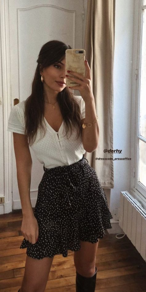 Flirty Date Outfits, Cool Feminine Style, Romantic Style Outfits Women, Flowy Outfits Summer, Flirty Outfits Summer, Cute Spring Outfits Casual Girly, Sporty Romantic Style, Short A Line Skirt Outfits, Feminine Autumn Outfits