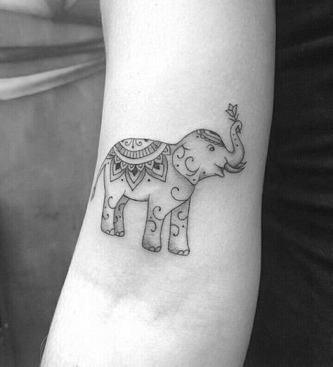 Elefantinho Indian Elephant Tattoo, Tiny Elephant Tattoo, Tattoo Elephant, Elephant Indian, Elephant Tattoo Design, Elephant Tattoo, Elephant Tattoos, Tattoos For Daughters, Indian Paintings