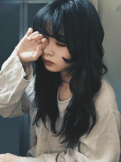 Middle Finger Pose Reference, Hairstyles Without Bangs, Hime Cut, Long Wavy Hair, Hair Reference, Hair Inspiration Color, Cut My Hair, Dream Hair, Aesthetic Hair