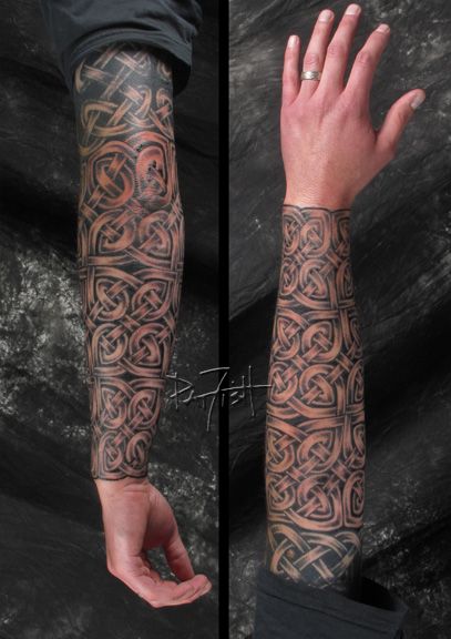 Celtic style sleeve tattoo Armor Of God Tattoo, Celtic Sleeve Tattoos, Scottish Tattoos, Celtic Knot Tattoo, Symbole Viking, Armor Tattoo, Irish Tattoos, Celtic Tattoo, Knot Tattoo