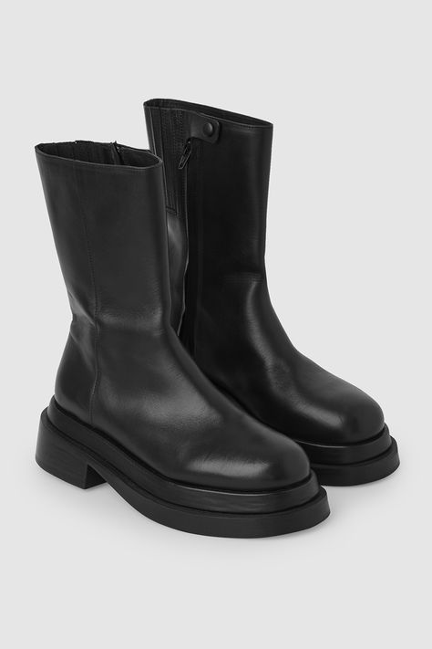 CHUNKY LEATHER BOOTS - BLACK - Boots - COS GB Chunky Boots Men, Chunky Leather Boots, Sparkly Bag, Boots Men Outfit, Top Trending Shoes, Platform Chelsea Boots, Buckle Ankle Boots, Leather Wedge Sandals, Pointed Toe Shoes