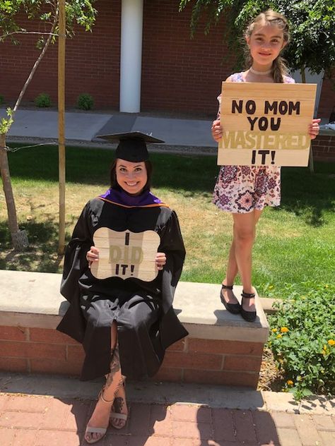 Nursing. Graduation. MSN degree. Role model. RN. Photo props Fnp Graduation Cap Ideas, Fnp Graduation Pictures, Msn Graduation Pictures, Nurse Practitioner Graduation Pictures, Bsn Photoshoot, Master's Graduation, Psychology Graduation, Nurse Grad Parties, Nurse Practitioner Graduation