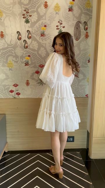 Frocks For College, Posses In One Piece Dress, Poses In One Piece Frock, Cute White Dresses Casual, Poses In One Piece Dress, White Frock Design, White Frocks For Women, Cute Frocks, White Frocks