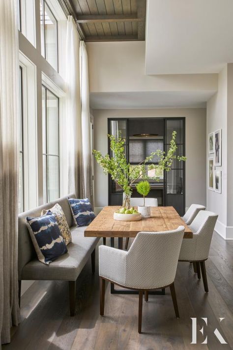 Kitchen Breakfast Nooks, Stylish Dining Room, Home Staging Tips, Family Design, Breakfast Nooks, Kitchen Nook, Dining Nook, Dining Room Bench, Dining Room Ideas