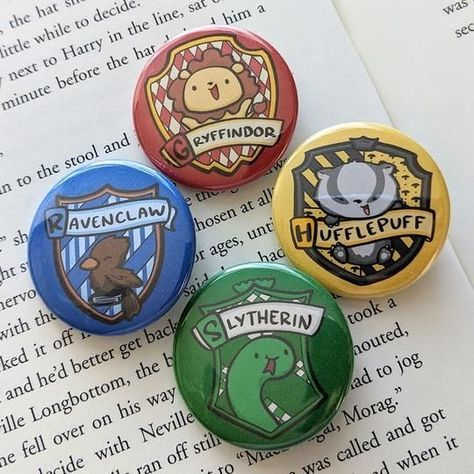 Pin Button Design, Learning To Love Myself, Cute Wholesome, Wizard House, Merch Ideas, Harry Potter Crafts, Love Myself, Long Journey, Harry Potter Obsession