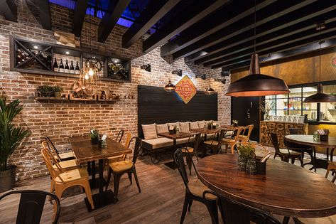 Pizza Restaurant Design Interior Ideas, Bbq Restaurant Design, Italian Restaurant Interior, Wine Bar Design, Soul Food Restaurant, Industrial Restaurant, Cozy Restaurant, Rustic Restaurant, Wine House