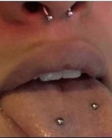 Scoop Tongue Piercing, Eye Piercing, Tooth Gem, Cute Piercings, Tongue Piercing, Body Piercings, Piercing Jewelry, Earings Piercings, Piercings