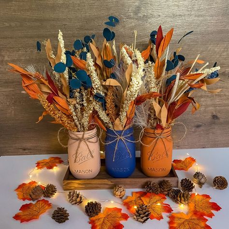 Mason Jar Fall Decor, Thanksgiving Floral Arrangements, Fall Jars, Floral Arrangement Wedding, Mason Jar Art, Thanksgiving Floral, Fall Mason Jars, Fall Decor Diy Crafts, Fall Table Centerpieces