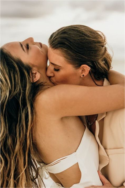 Beach Wedding Lesbian Two Brides, Lesbian Beach Proposal, Lesbian Engagement Pictures Photo Ideas Beach, Wedding Ideas Lesbian Couple, Lesbian Couple Photoshoot Poses Beach, Lesbian Wedding Picture Ideas, Lesbian Elopement Ideas, Lesbian Country Wedding, Lesbian Elopement Photography