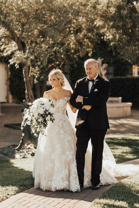 Wedding Ceremony Pictures, Wedding Photo List, Wedding Portrait Poses, Sonoma Wedding, Wedding Ceremony Photos, Wedding Picture Poses, Wedding Photography Styles, Wedding Photos Poses, Bride Photo