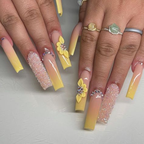 Quince Nails, Nails Photos, Accent Nail Designs, Quinceanera Nails, Cute Acrylic Nail Designs, Long Acrylic Nails Coffin, Acrylic Nails Coffin Pink, Long Square Acrylic Nails, Yellow Nails