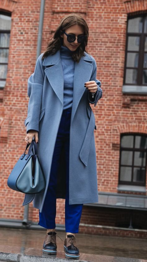 Blue Monochromatic Outfit, Blue Bag Outfit, Blue Top Outfit, Camel Outfit, Blue Color Combinations, Creative Fashion Photography, Color Celeste, Color Combinations For Clothes, Monochromatic Outfit