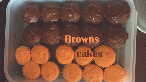 Chocolate & Peanut Butter Cupcakes for Cleveland Browns Tailgate Party Football Foods, Best Cupcake, Chocolate Peanut Butter Cupcakes, Fun Cupcake Recipes, Peanut Butter Cupcakes, Butter Cupcakes, Cleveland Browns Football, Easy Cupcake Recipes, Browns Football