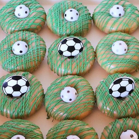 Soccer Party Food, Soccer Cake, Soccer Theme, Classroom Treats, Football Party Food, Soccer Birthday, Soccer Party, Football Birthday, Krispy Kreme