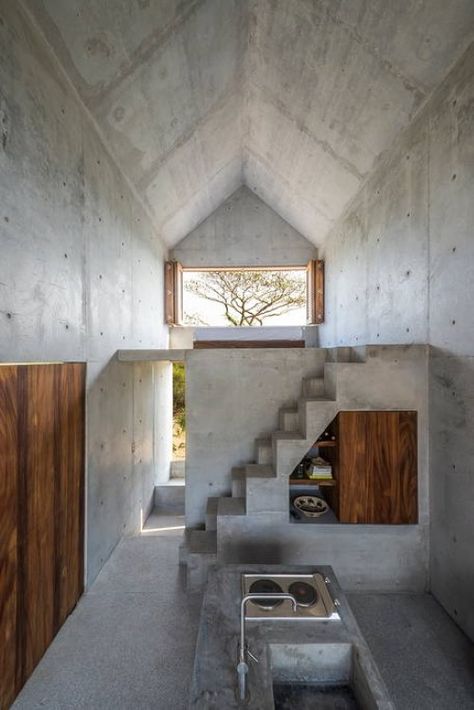 Beautiful Tiny Concrete House with a Minimalist Architecture (6) Tiny Concrete House, Concrete Cabin, Scale Loft, Design Casa Piccola, Casa Wabi, Concrete Interiors, Concrete Houses, Concrete Architecture, Concrete Walls