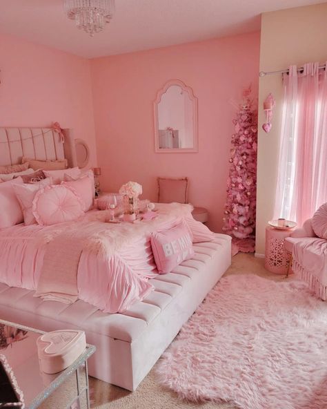 Cozy Princess Bedroom, Barbie Pink Bedroom, Barbie Inspired Bedroom, Pink Barbie Bedroom, Barbie Bedroom Aesthetic, Barbie Room Aesthetic, Pink Glam Bedroom, Pink Bedroom Set, Bedroom Ideas Pink