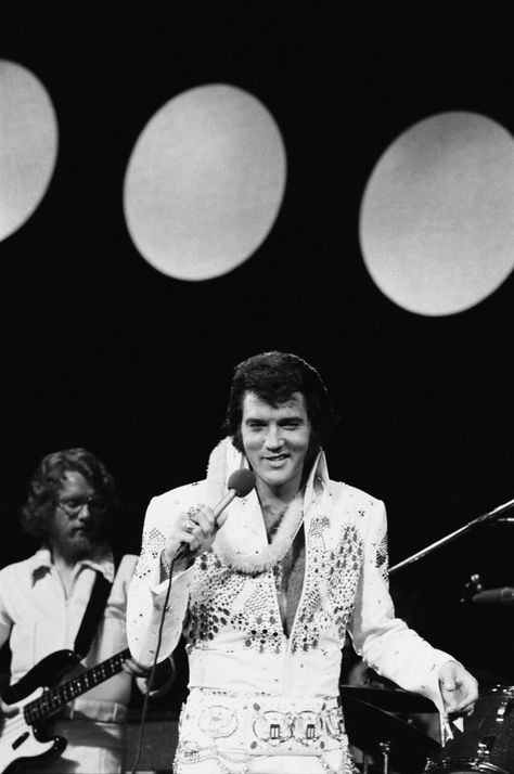 Elvis Presley Aloha From Hawaii, Elvis Presley Hawaii, Elvis Aloha From Hawaii, Las Vegas Hilton, Aloha From Hawaii, Hawaii Pictures, Elvis Photos, Photo Bank, Elvis Presley Photos