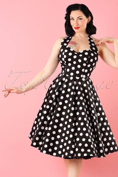 This gorgeous 50s Meriam Polkadot Swing Dress is an iconic vintage style halterneck dress, in a playful polka dot print.This dress features a fitted top with an elasticated panel at the back for a tight fit around the bust and waist, and a flowing full circle skirt. Made of a light stretchy black cotton blend with playful white polkadots. This 50s vintage style dress can also be worn with a petticoat underneath to add volume as shown on one of our pictures. Our black beauty Ava height: 1.69m ... Pin Up Girl Costume, Pinup Costume, Roll Dress, 1950s Fashion Dresses, 50s Retro, Vestidos Retro, 1950 Fashion, Rockabilly Outfits, Ceremony Dresses