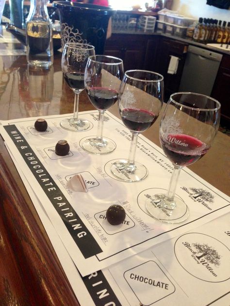 Chocolate & wine tasting. Wine Tasting Set Up, Wine Tasting Themes Ideas, Wine Pairing Party, Blind Wine Tasting, Wine Cheese Pairing, Chocolate Wine, Chocolate Pairings, Gin Tasting, Wine Tasting Events