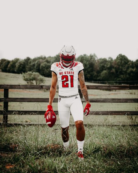 NC State Football on X: "Uniform 🔥✅ #HTT #1Pack1Goal https://t.co/XBXwJQyfkM" / X Football Media Day, Football Photoshoot, Nc State Football, Football Senior Pictures, Football America, Football Poses, Football Recruiting, Sports Photo, Football Photography