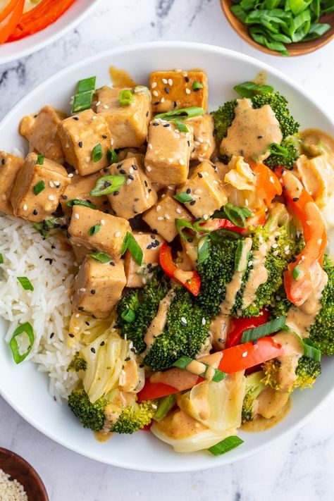 Tofu Peanut Sauce, Easy Vegan Stir Fry, Tofu Mayo, Peanut Sauce Stir Fry, Peanut Sauce Tofu, Peanut Butter Tofu, Tofu Food, Seared Tofu, Peanut Tofu