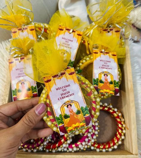 Return Gift For Wedding Guests, Haldi Gifts For Guests, Haldi Celebration, Ceremony Favors, Return Favours, Haldi Ceremony Decorations, Haldi Decoration, Wedding Background Decoration, Creative Wedding Gifts