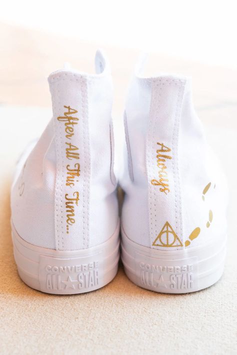 Bride's Harry Potter themed Converse Hilton Santa Barbara Beachfront Wedding - kindredweddingsandevents.com Harry Potter Shoes, Beachfront Wedding, Classic Wedding Photography, Nerd Wedding, Stile Harry Potter, Harry Potter Accessories, Glume Harry Potter, Harry Potter Wedding Theme, Modele Fitness