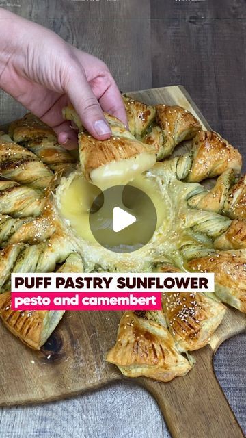 Cookist Wow on Instagram: "Here's a super quick and tasty appetizer idea! It will be perfect for Christmas 😍🎄 You only need some pesto and puff pastry, take a look:
 
👉INGREDIENTS
2 sheets of puff pastry
250g camembert cheese
6 tbsp pesto sauce
egg wash
sesami

👉METHOD
1. Brush the pastry with pesto sauce.
2. Place the camembert in the middle and cover with puff pastry.
3. Gently cut some puff pastry strips and carefully twist each one around a few times.
4. Brush the pastry with egg wash and sprinkle with sesami then bake for 20 minutes at 190°C.
5. Serve immediately.
 
Isn't it delicious? 😋⤵️

#cookistwow #cookistrecipe #recipes #easy #quick #fun #delicious #cooking #baking #tasty #homemade #foodie #foodlover #foodblog #yummy #cheese #christmas #christmascountdown #appetizer" Pesto Camembert With Puff Pastry Twists, Baked Camembert Recipe, Puff Pastry Twists, Brie Puff Pastry, Stuffed Chicken Breast Spinach, Baked Camembert, Puff Pastry Appetizers, Cookist Wow, Party Snack Food