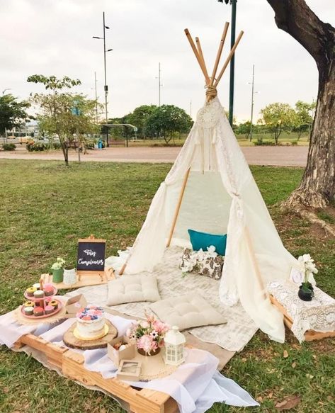 Teepee Tent Picnic, Birthday Picnic, Baby Birthday Decorations, Picnic Theme, Safari Theme Birthday, Baby Birthday Themes, Picnic Decorations, Picnic Birthday, Anniversary Photoshoot