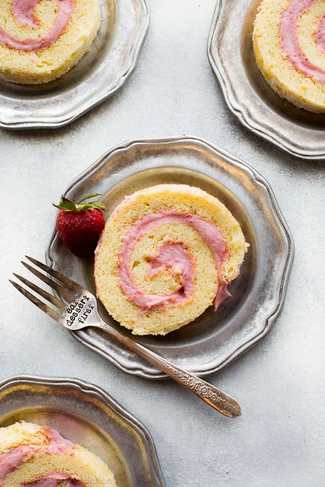 LOVING this light and fluffy strawberries 'n' cream cake roll! Sponge jelly roll cake with delicious strawberry cream filling. Recipe and tutorial on sallysbakingaddiction.com Strawberries And Cream Cake, Jelly Roll Cake, Cake Flour Substitute, Strawberry Cream Cakes, Cake Roll Recipes, Sally's Baking, Strawberry Jelly, Spring Cake, Cake Recipes From Scratch