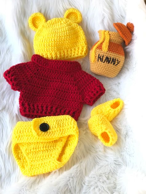 Winnie The Pooh Costume, Disney Crochet, Crochet Baby Costumes, Pola Amigurumi, Crocheted Items, Toy Crochet, Haken Baby, Crochet Booties, Newborn Crochet