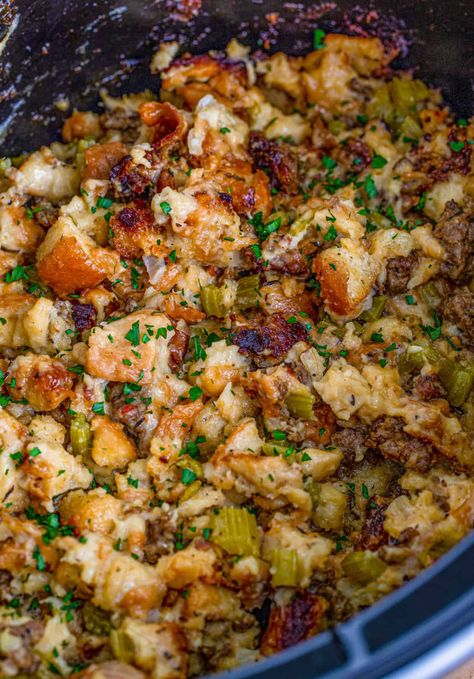 Slowcooker Stuffing, Slow Cooker Sausage Stuffing, Stuffing Recipes Crockpot, Sausage Cornbread, Crockpot Stuffing, Classic Stuffing, Xmas Kitchen, Sausage Stuffing Recipe, Slow Cooker Sausage