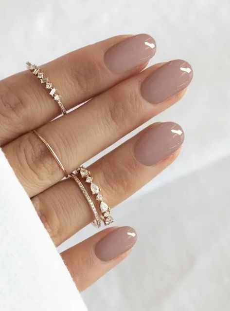 Ongles Beiges, Short Oval Nails, Bridesmaids Nails, Mauve Nails, Summer Nail Colors, Simple Fall Nails, Milky Nails, September Nails, Nail Color Trends