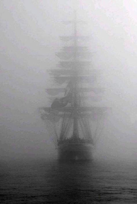 In The Mist photo taken in 1900 Foggy Ocean, Dark Nautical Aesthetic, Nautical Aesthetic, Ghost Ship, The Mist, Foto Vintage, Jack Sparrow, Pics Art, Historical Photos