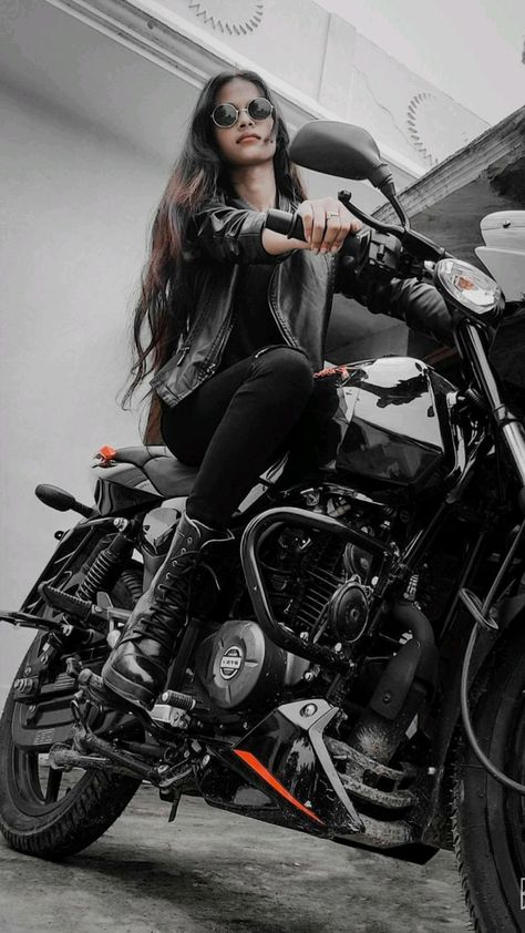 Badass Car, Motorcycle Photo Shoot, Biker Girl Outfits, Xe Ducati, Biker Photography, Мотоциклы Cafe Racers, Biker Photoshoot, Motorcycle Photography, Bike Photoshoot