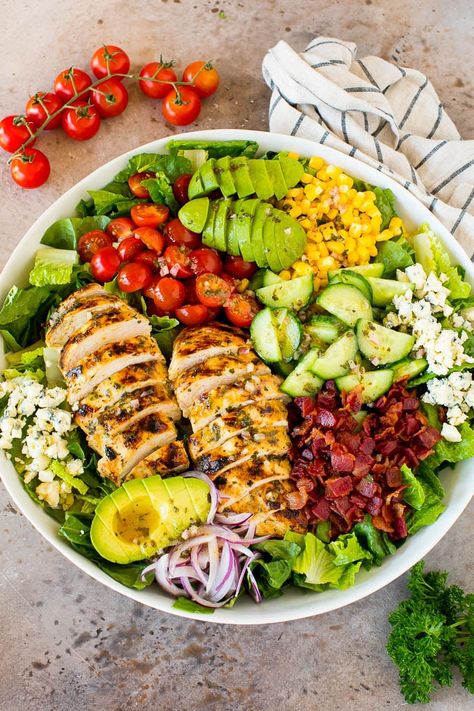 Braised Chicken Breast, Salad With Chicken, Cheesy Chicken Broccoli, Broiled Chicken, Easy Grilled Chicken, Green Salad Recipes, Diner Recept, Chicken Salad Recipe, Grilled Chicken Salad