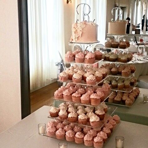 Peachy pink cupcake tower/ buttercream www.facebook.com/carinaedolce www.carinaedolce.com Cupcake Tower Birthday Sweet 16, Cupcake Tower Birthday, Graduation Party Desserts, Birthday Sweet 16, 13th Birthday Parties, Cupcake Tower, Pink French, Pink Cupcakes, Cupcake Stand