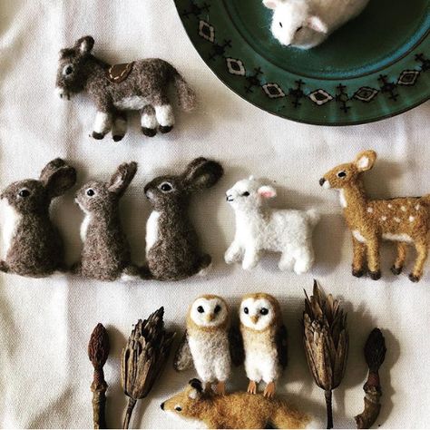 Tovad Ull, Needle Felting Diy, Needle Felted Christmas, Felted Wool Crafts, Wool Animals, Needle Felting Tutorials, Felt Baby, Needle Felting Projects, Felting Tutorials