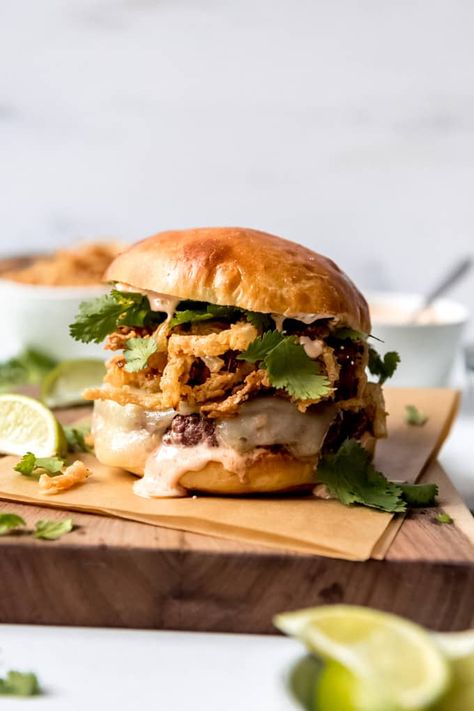 New Burger Ideas, Weird Burger Ideas, Summer Burger Ideas, Summer Burger Recipes, Gourmet Burger Recipes, Unique Burger Toppings, Gourmet Hamburger Recipes, Gourmet Burger Toppings, Spring Burger Recipes