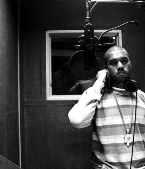 kanye in the booth recording Birthday Songs Video, Real Hip Hop, Music Pics, Birthday Songs, Artist Aesthetic, Best Rapper, Black And White Aesthetic, Recording Artists, Black And White Pictures