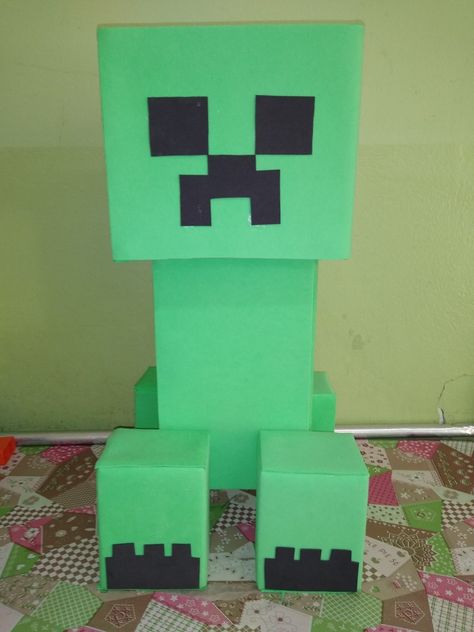 Pool Party Crafts, Minecraft Birthday Decorations, Diy Minecraft Birthday Party, Minecraft Party Decorations, 7th Birthday Cakes, Creeper Minecraft, Diy Minecraft, Minecraft Birthday Party, Diy Party Favors