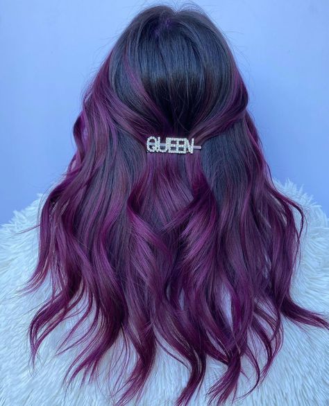 Plum Balayage with Black Roots Plum Hair Color Ideas, Plum Hair Dye, Plum Hair Color, Purple Hair Streaks, Unusual Hair Colors, Hair Color Plum, Purple Ombre Hair, Dark Purple Hair, Plum Hair