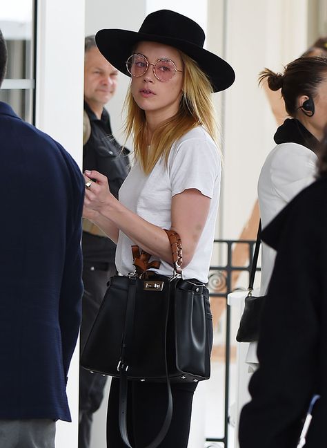 45 Celebs Prove the Fendi Peekaboo is the Low-Key Luxury Bag That Fits Any Personal Style Fendi Peekaboo Street Style, Fendi Peekaboo Mini Outfit, Fendi Peekaboo Outfit, Peekaboo Outfit, Fendi Peekaboo Medium, Fendi Micro Peekaboo, Fendi Outfit, Making A Bag, Fendi Peekaboo Mini