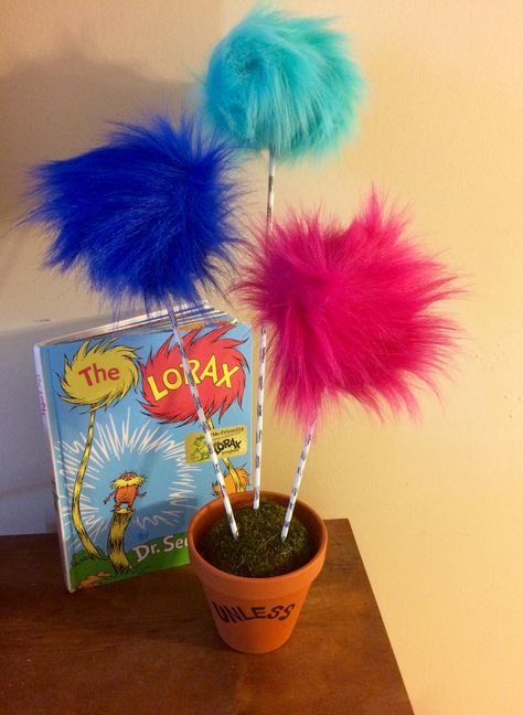 Truffula trees Lorax Clipart, Truffula Trees Diy, Trufulla Tree, Truffula Trees Craft, Diy Truffula Trees, Diy Lorax, Lorax Crafts, Trufulla Trees, Dr Seuss Classroom Door Decorations