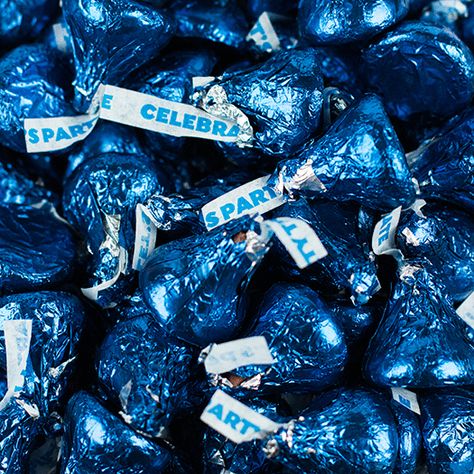 Blue Hershey's Celebration Party Kisses Blue Hershey Kisses, Blue Party Foods, Blue Candy Buffet, Blue Sweets, Kiss Party, Blue Snacks, Personalized Candy Wrappers, Favors For Wedding, Personalized Chocolate Bars