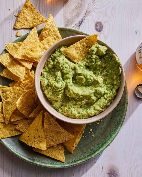 Guacamole And Chips, Gacomole Recipes Avocado, Avocado Dip Recipe Guacamole, Green Goddess Avocado Dip, Chips And Guac, Roasted Chili Peppers, Prosciutto Appetizer, Cooking Avocado, Avocado Salsa Recipe