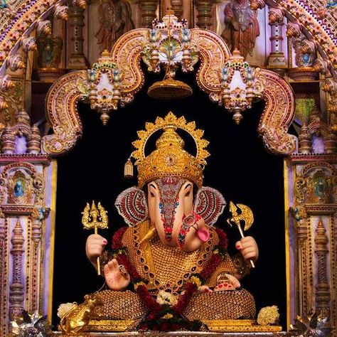 Dagdusheth Ganpati Wallpaper, Ganpati Wallpaper, Dagdusheth Ganpati, Dwarikadhish Hd Wallpaper, Mini Stage, Cute Minions Wallpaper, Bappa Photo, Geometric Shapes Wallpaper, Home Screen Wallpaper Hd