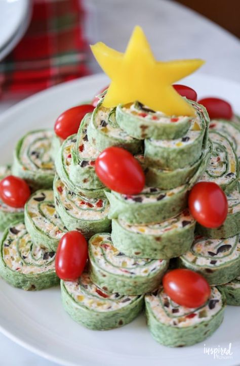 Christmas Tortilla Roll-ups Appetizer recipe #christmas #appetizer #pinwheel #rollup #recipe Christmas Horderves, Tortilla Pinwheels, Christmas Appetizer, Pinwheel Appetizers, Tortilla Rolls, Christmas Recipes Appetizers, Roll Ups Tortilla, Christmas Foods, Appetizer Bites